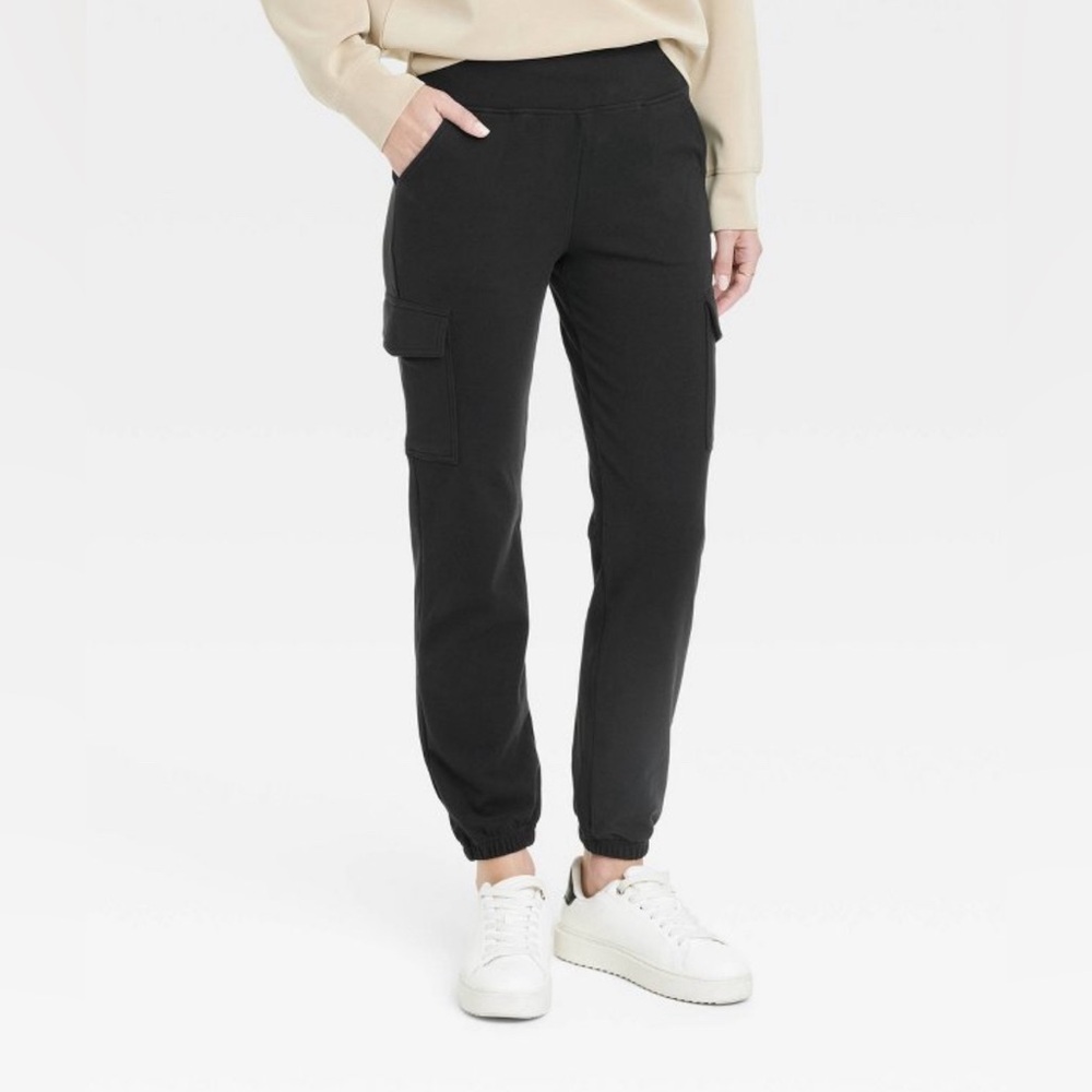 A New Day Women’s Relaxed Fit Super Soft Cargo Joggers Pant Black Size S